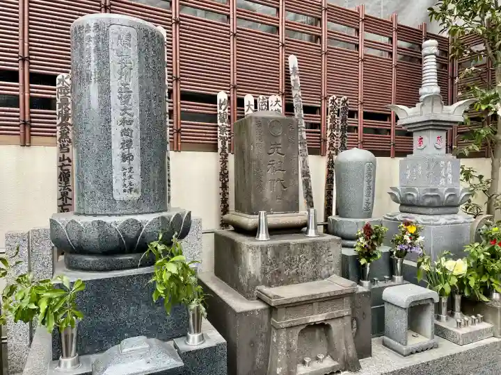 宗慶寺の{uncategorized: "未分類", other: "その他", undefined: "問題あり", building: "その他建物", grave: "お墓", sacred_gate: "鳥居", guardian: "狛犬", statue: "像", buddha: "仏像", history: "歴史", nature: "自然", garden: "庭園", animal: "動物", pagoda: "塔", temizu: "手水舎", mountain_gate: "山門・神門", sanctuary: "本殿・本堂", subordinate: "末社・摂社", art: "芸術", scenery: "景色", jizo: "地蔵", ema: "絵馬", goshuin: "御朱印", omikuji: "おみくじ", items: "授与品その他", amulet: "お守り", goshuincho: "御朱印帳", eats: "食事", festival: "お祭り", votive_dance: "神楽", shichigosan: "七五三参", wedding: "結婚式", experience: "体験その他", initially: "初詣", around: "周辺", anti_infection: "感染症対策"}