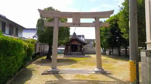 八所社の鳥居