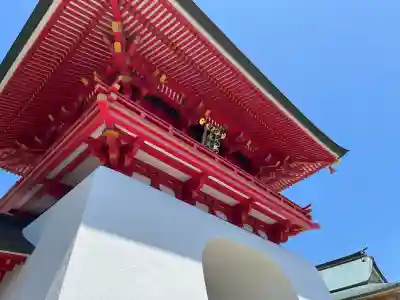 赤間神宮の{uncategorized: "未分類", other: "その他", undefined: "問題あり", building: "その他建物", grave: "お墓", sacred_gate: "鳥居", guardian: "狛犬", statue: "像", buddha: "仏像", history: "歴史", nature: "自然", garden: "庭園", animal: "動物", pagoda: "塔", temizu: "手水舎", mountain_gate: "山門・神門", sanctuary: "本殿・本堂", subordinate: "末社・摂社", art: "芸術", scenery: "景色", jizo: "地蔵", ema: "絵馬", goshuin: "御朱印", omikuji: "おみくじ", items: "授与品その他", amulet: "お守り", goshuincho: "御朱印帳", eats: "食事", festival: "お祭り", votive_dance: "神楽", shichigosan: "七五三参", wedding: "結婚式", experience: "体験その他", initially: "初詣", around: "周辺", anti_infection: "感染症対策"}