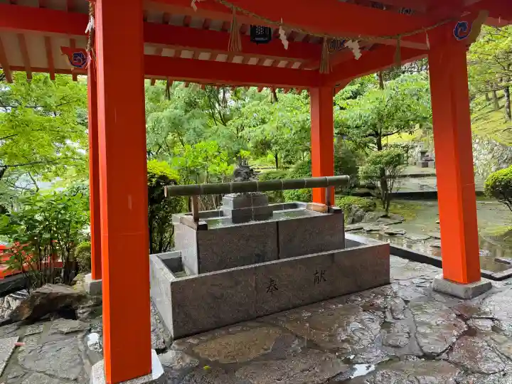 熊野那智大社の{uncategorized: "未分類", other: "その他", undefined: "問題あり", building: "その他建物", grave: "お墓", sacred_gate: "鳥居", guardian: "狛犬", statue: "像", buddha: "仏像", history: "歴史", nature: "自然", garden: "庭園", animal: "動物", pagoda: "塔", temizu: "手水舎", mountain_gate: "山門・神門", sanctuary: "本殿・本堂", subordinate: "末社・摂社", art: "芸術", scenery: "景色", jizo: "地蔵", ema: "絵馬", goshuin: "御朱印", omikuji: "おみくじ", items: "授与品その他", amulet: "お守り", goshuincho: "御朱印帳", eats: "食事", festival: "お祭り", votive_dance: "神楽", shichigosan: "七五三参", wedding: "結婚式", experience: "体験その他", initially: "初詣", around: "周辺", anti_infection: "感染症対策"}
