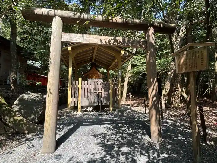 椿大神社の{uncategorized: "未分類", other: "その他", undefined: "問題あり", building: "その他建物", grave: "お墓", sacred_gate: "鳥居", guardian: "狛犬", statue: "像", buddha: "仏像", history: "歴史", nature: "自然", garden: "庭園", animal: "動物", pagoda: "塔", temizu: "手水舎", mountain_gate: "山門・神門", sanctuary: "本殿・本堂", subordinate: "末社・摂社", art: "芸術", scenery: "景色", jizo: "地蔵", ema: "絵馬", goshuin: "御朱印", omikuji: "おみくじ", items: "授与品その他", amulet: "お守り", goshuincho: "御朱印帳", eats: "食事", festival: "お祭り", votive_dance: "神楽", shichigosan: "七五三参", wedding: "結婚式", experience: "体験その他", initially: "初詣", around: "周辺", anti_infection: "感染症対策"}