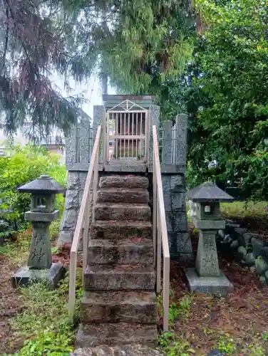 神明神社の{uncategorized: "未分類", other: "その他", undefined: "問題あり", building: "その他建物", grave: "お墓", sacred_gate: "鳥居", guardian: "狛犬", statue: "像", buddha: "仏像", history: "歴史", nature: "自然", garden: "庭園", animal: "動物", pagoda: "塔", temizu: "手水舎", mountain_gate: "山門・神門", sanctuary: "本殿・本堂", subordinate: "末社・摂社", art: "芸術", scenery: "景色", jizo: "地蔵", ema: "絵馬", goshuin: "御朱印", omikuji: "おみくじ", items: "授与品その他", amulet: "お守り", goshuincho: "御朱印帳", eats: "食事", festival: "お祭り", votive_dance: "神楽", shichigosan: "七五三参", wedding: "結婚式", experience: "体験その他", initially: "初詣", around: "周辺", anti_infection: "感染症対策"}