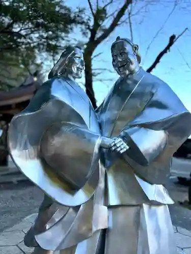 穂高神社本宮の像