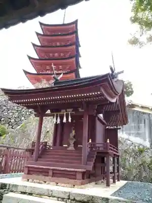 荒胡子神社の本殿