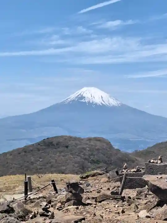 箱根元宮の{uncategorized: "未分類", other: "その他", undefined: "問題あり", building: "その他建物", grave: "お墓", sacred_gate: "鳥居", guardian: "狛犬", statue: "像", buddha: "仏像", history: "歴史", nature: "自然", garden: "庭園", animal: "動物", pagoda: "塔", temizu: "手水舎", mountain_gate: "山門・神門", sanctuary: "本殿・本堂", subordinate: "末社・摂社", art: "芸術", scenery: "景色", jizo: "地蔵", ema: "絵馬", goshuin: "御朱印", omikuji: "おみくじ", items: "授与品その他", amulet: "お守り", goshuincho: "御朱印帳", eats: "食事", festival: "お祭り", votive_dance: "神楽", shichigosan: "七五三参", wedding: "結婚式", experience: "体験その他", initially: "初詣", around: "周辺", anti_infection: "感染症対策"}