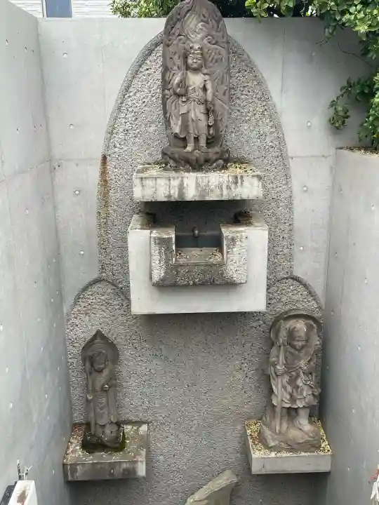 真弘寺の{uncategorized: "未分類", other: "その他", undefined: "問題あり", building: "その他建物", grave: "お墓", sacred_gate: "鳥居", guardian: "狛犬", statue: "像", buddha: "仏像", history: "歴史", nature: "自然", garden: "庭園", animal: "動物", pagoda: "塔", temizu: "手水舎", mountain_gate: "山門・神門", sanctuary: "本殿・本堂", subordinate: "末社・摂社", art: "芸術", scenery: "景色", jizo: "地蔵", ema: "絵馬", goshuin: "御朱印", omikuji: "おみくじ", items: "授与品その他", amulet: "お守り", goshuincho: "御朱印帳", eats: "食事", festival: "お祭り", votive_dance: "神楽", shichigosan: "七五三参", wedding: "結婚式", experience: "体験その他", initially: "初詣", around: "周辺", anti_infection: "感染症対策"}