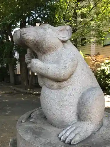 戸部杉山神社の像