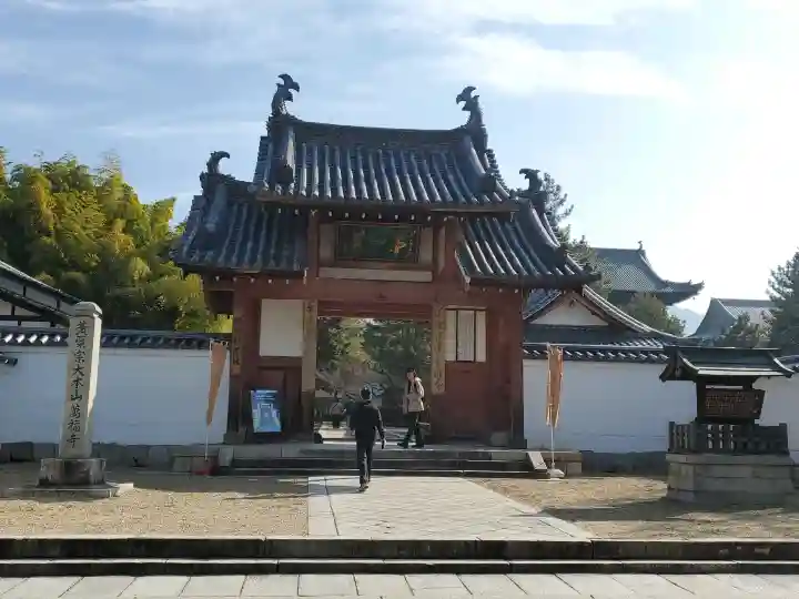 萬福寺の{uncategorized: "未分類", other: "その他", undefined: "問題あり", building: "その他建物", grave: "お墓", sacred_gate: "鳥居", guardian: "狛犬", statue: "像", buddha: "仏像", history: "歴史", nature: "自然", garden: "庭園", animal: "動物", pagoda: "塔", temizu: "手水舎", mountain_gate: "山門・神門", sanctuary: "本殿・本堂", subordinate: "末社・摂社", art: "芸術", scenery: "景色", jizo: "地蔵", ema: "絵馬", goshuin: "御朱印", omikuji: "おみくじ", items: "授与品その他", amulet: "お守り", goshuincho: "御朱印帳", eats: "食事", festival: "お祭り", votive_dance: "神楽", shichigosan: "七五三参", wedding: "結婚式", experience: "体験その他", initially: "初詣", around: "周辺", anti_infection: "感染症対策"}