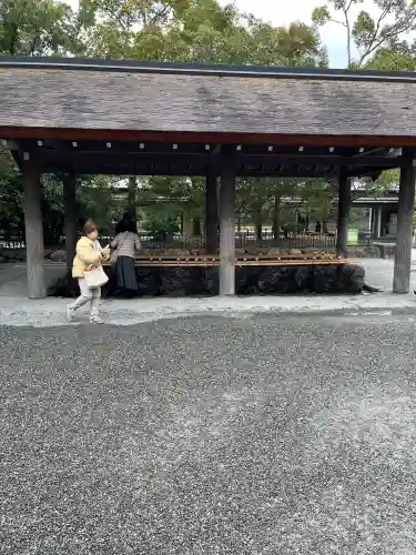 伊勢神宮外宮（豊受大神宮）の{uncategorized: "未分類", other: "その他", undefined: "問題あり", building: "その他建物", grave: "お墓", sacred_gate: "鳥居", guardian: "狛犬", statue: "像", buddha: "仏像", history: "歴史", nature: "自然", garden: "庭園", animal: "動物", pagoda: "塔", temizu: "手水舎", mountain_gate: "山門・神門", sanctuary: "本殿・本堂", subordinate: "末社・摂社", art: "芸術", scenery: "景色", jizo: "地蔵", ema: "絵馬", goshuin: "御朱印", omikuji: "おみくじ", items: "授与品その他", amulet: "お守り", goshuincho: "御朱印帳", eats: "食事", festival: "お祭り", votive_dance: "神楽", shichigosan: "七五三参", wedding: "結婚式", experience: "体験その他", initially: "初詣", around: "周辺", anti_infection: "感染症対策"}