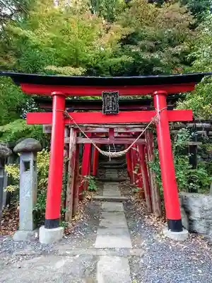 栗川稲荷神社の鳥居