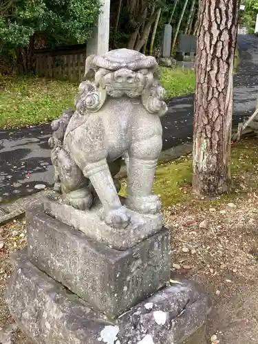 太平山三吉神社総本宮の狛犬