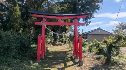 結城諏訪神社の{uncategorized: "未分類", other: "その他", undefined: "問題あり", building: "その他建物", grave: "お墓", sacred_gate: "鳥居", guardian: "狛犬", statue: "像", buddha: "仏像", history: "歴史", nature: "自然", garden: "庭園", animal: "動物", pagoda: "塔", temizu: "手水舎", mountain_gate: "山門・神門", sanctuary: "本殿・本堂", subordinate: "末社・摂社", art: "芸術", scenery: "景色", jizo: "地蔵", ema: "絵馬", goshuin: "御朱印", omikuji: "おみくじ", items: "授与品その他", amulet: "お守り", goshuincho: "御朱印帳", eats: "食事", festival: "お祭り", votive_dance: "神楽", shichigosan: "七五三参", wedding: "結婚式", experience: "体験その他", initially: "初詣", around: "周辺", anti_infection: "感染症対策"}