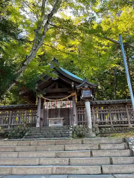 諏訪大社上社前宮の本殿・本堂