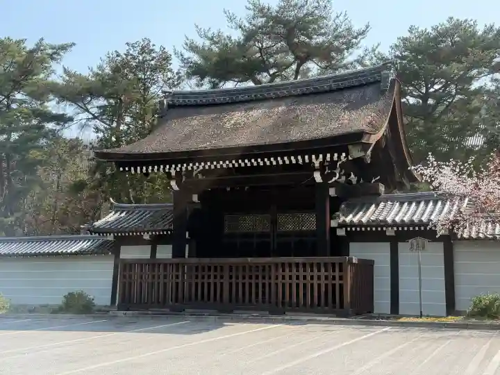 南禅寺の{uncategorized: "未分類", other: "その他", undefined: "問題あり", building: "その他建物", grave: "お墓", sacred_gate: "鳥居", guardian: "狛犬", statue: "像", buddha: "仏像", history: "歴史", nature: "自然", garden: "庭園", animal: "動物", pagoda: "塔", temizu: "手水舎", mountain_gate: "山門・神門", sanctuary: "本殿・本堂", subordinate: "末社・摂社", art: "芸術", scenery: "景色", jizo: "地蔵", ema: "絵馬", goshuin: "御朱印", omikuji: "おみくじ", items: "授与品その他", amulet: "お守り", goshuincho: "御朱印帳", eats: "食事", festival: "お祭り", votive_dance: "神楽", shichigosan: "七五三参", wedding: "結婚式", experience: "体験その他", initially: "初詣", around: "周辺", anti_infection: "感染症対策"}
