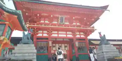 伏見稲荷大社の山門・神門