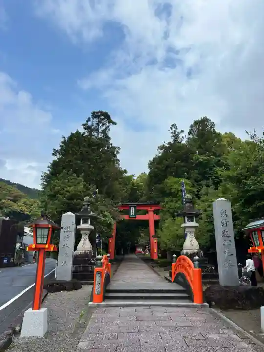熊野速玉大社の{uncategorized: "未分類", other: "その他", undefined: "問題あり", building: "その他建物", grave: "お墓", sacred_gate: "鳥居", guardian: "狛犬", statue: "像", buddha: "仏像", history: "歴史", nature: "自然", garden: "庭園", animal: "動物", pagoda: "塔", temizu: "手水舎", mountain_gate: "山門・神門", sanctuary: "本殿・本堂", subordinate: "末社・摂社", art: "芸術", scenery: "景色", jizo: "地蔵", ema: "絵馬", goshuin: "御朱印", omikuji: "おみくじ", items: "授与品その他", amulet: "お守り", goshuincho: "御朱印帳", eats: "食事", festival: "お祭り", votive_dance: "神楽", shichigosan: "七五三参", wedding: "結婚式", experience: "体験その他", initially: "初詣", around: "周辺", anti_infection: "感染症対策"}