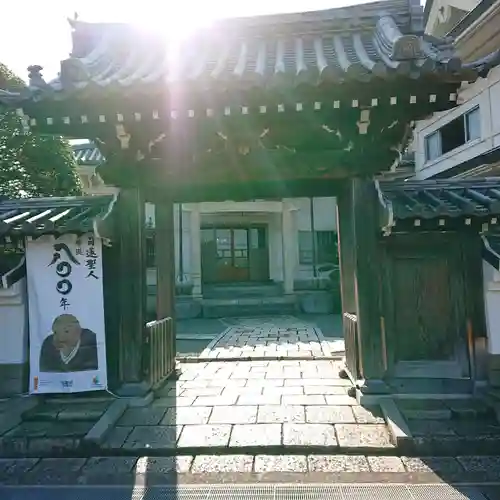 蓮長寺の山門