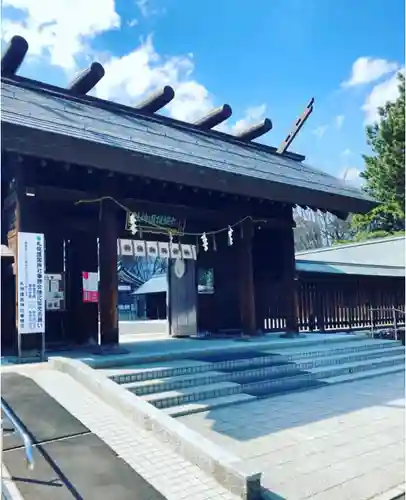 札幌護國神社の山門・神門