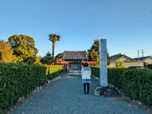 養命寺の山門