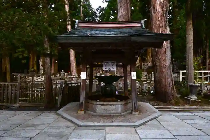 高野山金剛峯寺奥の院(和歌山県)