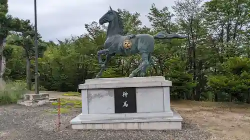 中富良野神社の像