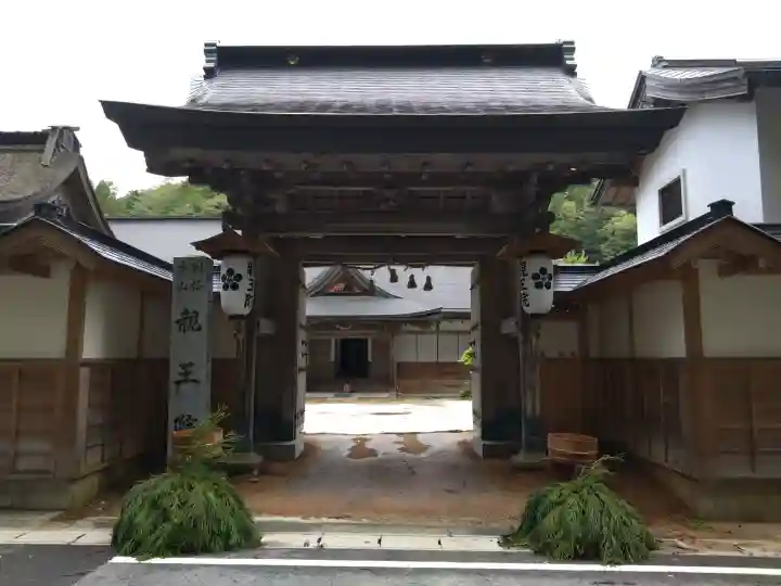 親王院の{uncategorized: "未分類", other: "その他", undefined: "問題あり", building: "その他建物", grave: "お墓", sacred_gate: "鳥居", guardian: "狛犬", statue: "像", buddha: "仏像", history: "歴史", nature: "自然", garden: "庭園", animal: "動物", pagoda: "塔", temizu: "手水舎", mountain_gate: "山門・神門", sanctuary: "本殿・本堂", subordinate: "末社・摂社", art: "芸術", scenery: "景色", jizo: "地蔵", ema: "絵馬", goshuin: "御朱印", omikuji: "おみくじ", items: "授与品その他", amulet: "お守り", goshuincho: "御朱印帳", eats: "食事", festival: "お祭り", votive_dance: "神楽", shichigosan: "七五三参", wedding: "結婚式", experience: "体験その他", initially: "初詣", around: "周辺", anti_infection: "感染症対策"}