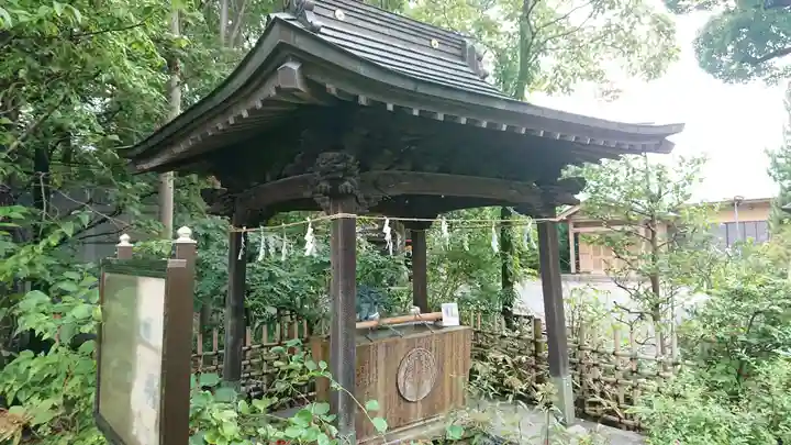 産千代稲荷神社の手水舎
