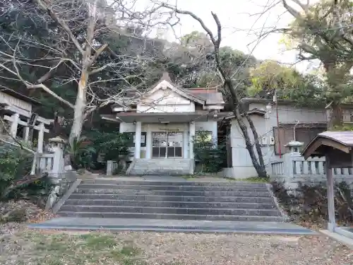 三島神社の{uncategorized: "未分類", other: "その他", undefined: "問題あり", building: "その他建物", grave: "お墓", sacred_gate: "鳥居", guardian: "狛犬", statue: "像", buddha: "仏像", history: "歴史", nature: "自然", garden: "庭園", animal: "動物", pagoda: "塔", temizu: "手水舎", mountain_gate: "山門・神門", sanctuary: "本殿・本堂", subordinate: "末社・摂社", art: "芸術", scenery: "景色", jizo: "地蔵", ema: "絵馬", goshuin: "御朱印", omikuji: "おみくじ", items: "授与品その他", amulet: "お守り", goshuincho: "御朱印帳", eats: "食事", festival: "お祭り", votive_dance: "神楽", shichigosan: "七五三参", wedding: "結婚式", experience: "体験その他", initially: "初詣", around: "周辺", anti_infection: "感染症対策"}