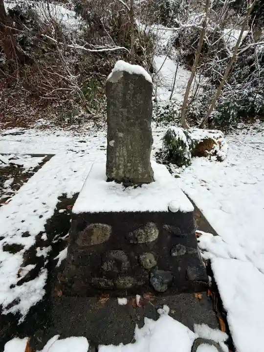 湯倉神社の{uncategorized: "未分類", other: "その他", undefined: "問題あり", building: "その他建物", grave: "お墓", sacred_gate: "鳥居", guardian: "狛犬", statue: "像", buddha: "仏像", history: "歴史", nature: "自然", garden: "庭園", animal: "動物", pagoda: "塔", temizu: "手水舎", mountain_gate: "山門・神門", sanctuary: "本殿・本堂", subordinate: "末社・摂社", art: "芸術", scenery: "景色", jizo: "地蔵", ema: "絵馬", goshuin: "御朱印", omikuji: "おみくじ", items: "授与品その他", amulet: "お守り", goshuincho: "御朱印帳", eats: "食事", festival: "お祭り", votive_dance: "神楽", shichigosan: "七五三参", wedding: "結婚式", experience: "体験その他", initially: "初詣", around: "周辺", anti_infection: "感染症対策"}