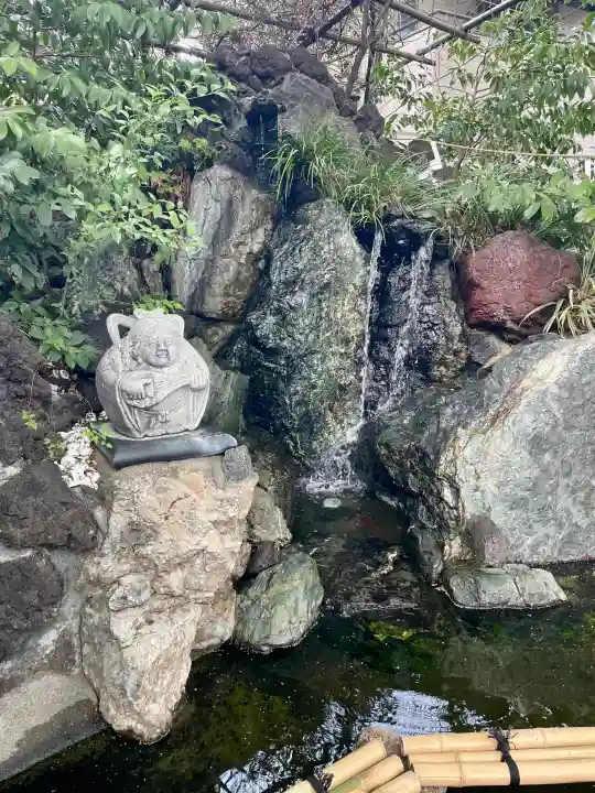 川越熊野神社の{uncategorized: "未分類", other: "その他", undefined: "問題あり", building: "その他建物", grave: "お墓", sacred_gate: "鳥居", guardian: "狛犬", statue: "像", buddha: "仏像", history: "歴史", nature: "自然", garden: "庭園", animal: "動物", pagoda: "塔", temizu: "手水舎", mountain_gate: "山門・神門", sanctuary: "本殿・本堂", subordinate: "末社・摂社", art: "芸術", scenery: "景色", jizo: "地蔵", ema: "絵馬", goshuin: "御朱印", omikuji: "おみくじ", items: "授与品その他", amulet: "お守り", goshuincho: "御朱印帳", eats: "食事", festival: "お祭り", votive_dance: "神楽", shichigosan: "七五三参", wedding: "結婚式", experience: "体験その他", initially: "初詣", around: "周辺", anti_infection: "感染症対策"}