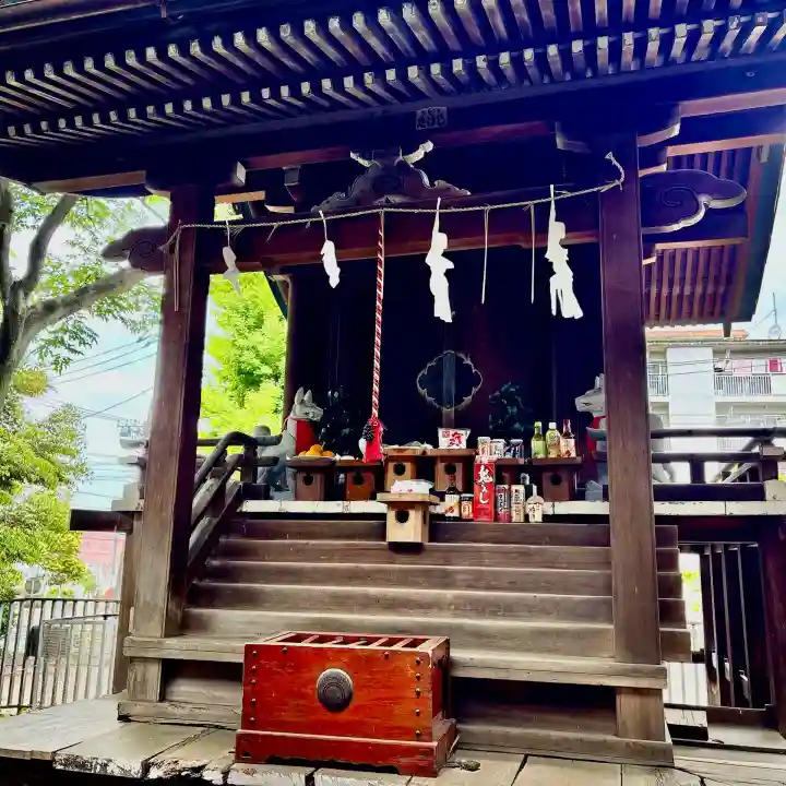 四本木稲荷神社の{uncategorized: "未分類", other: "その他", undefined: "問題あり", building: "その他建物", grave: "お墓", sacred_gate: "鳥居", guardian: "狛犬", statue: "像", buddha: "仏像", history: "歴史", nature: "自然", garden: "庭園", animal: "動物", pagoda: "塔", temizu: "手水舎", mountain_gate: "山門・神門", sanctuary: "本殿・本堂", subordinate: "末社・摂社", art: "芸術", scenery: "景色", jizo: "地蔵", ema: "絵馬", goshuin: "御朱印", omikuji: "おみくじ", items: "授与品その他", amulet: "お守り", goshuincho: "御朱印帳", eats: "食事", festival: "お祭り", votive_dance: "神楽", shichigosan: "七五三参", wedding: "結婚式", experience: "体験その他", initially: "初詣", around: "周辺", anti_infection: "感染症対策"}