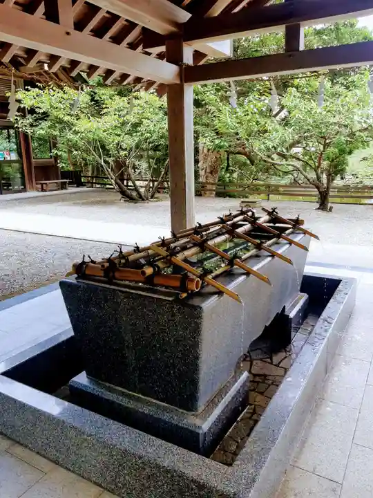 安房神社の手水舎