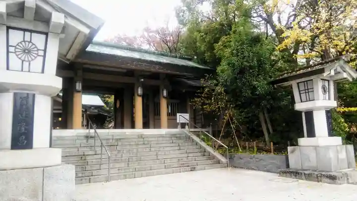 東郷神社の山門・神門