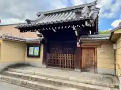 月輪寺の山門