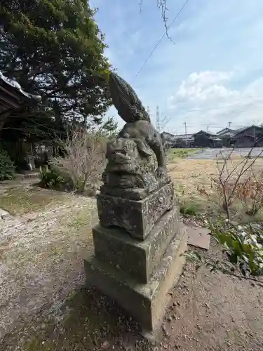 六所神社の{uncategorized: "未分類", other: "その他", undefined: "問題あり", building: "その他建物", grave: "お墓", sacred_gate: "鳥居", guardian: "狛犬", statue: "像", buddha: "仏像", history: "歴史", nature: "自然", garden: "庭園", animal: "動物", pagoda: "塔", temizu: "手水舎", mountain_gate: "山門・神門", sanctuary: "本殿・本堂", subordinate: "末社・摂社", art: "芸術", scenery: "景色", jizo: "地蔵", ema: "絵馬", goshuin: "御朱印", omikuji: "おみくじ", items: "授与品その他", amulet: "お守り", goshuincho: "御朱印帳", eats: "食事", festival: "お祭り", votive_dance: "神楽", shichigosan: "七五三参", wedding: "結婚式", experience: "体験その他", initially: "初詣", around: "周辺", anti_infection: "感染症対策"}