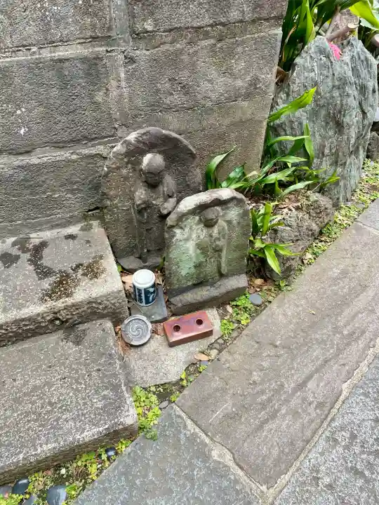 忠綱寺の{uncategorized: "未分類", other: "その他", undefined: "問題あり", building: "その他建物", grave: "お墓", sacred_gate: "鳥居", guardian: "狛犬", statue: "像", buddha: "仏像", history: "歴史", nature: "自然", garden: "庭園", animal: "動物", pagoda: "塔", temizu: "手水舎", mountain_gate: "山門・神門", sanctuary: "本殿・本堂", subordinate: "末社・摂社", art: "芸術", scenery: "景色", jizo: "地蔵", ema: "絵馬", goshuin: "御朱印", omikuji: "おみくじ", items: "授与品その他", amulet: "お守り", goshuincho: "御朱印帳", eats: "食事", festival: "お祭り", votive_dance: "神楽", shichigosan: "七五三参", wedding: "結婚式", experience: "体験その他", initially: "初詣", around: "周辺", anti_infection: "感染症対策"}