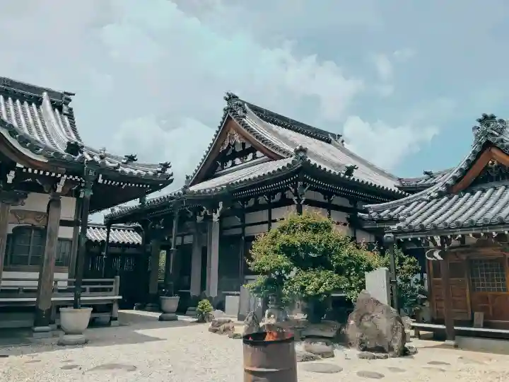 神通寺の{uncategorized: "未分類", other: "その他", undefined: "問題あり", building: "その他建物", grave: "お墓", sacred_gate: "鳥居", guardian: "狛犬", statue: "像", buddha: "仏像", history: "歴史", nature: "自然", garden: "庭園", animal: "動物", pagoda: "塔", temizu: "手水舎", mountain_gate: "山門・神門", sanctuary: "本殿・本堂", subordinate: "末社・摂社", art: "芸術", scenery: "景色", jizo: "地蔵", ema: "絵馬", goshuin: "御朱印", omikuji: "おみくじ", items: "授与品その他", amulet: "お守り", goshuincho: "御朱印帳", eats: "食事", festival: "お祭り", votive_dance: "神楽", shichigosan: "七五三参", wedding: "結婚式", experience: "体験その他", initially: "初詣", around: "周辺", anti_infection: "感染症対策"}