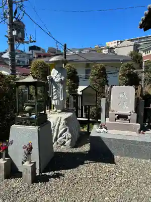 大久保山 自性院の{uncategorized: "未分類", other: "その他", undefined: "問題あり", building: "その他建物", grave: "お墓", sacred_gate: "鳥居", guardian: "狛犬", statue: "像", buddha: "仏像", history: "歴史", nature: "自然", garden: "庭園", animal: "動物", pagoda: "塔", temizu: "手水舎", mountain_gate: "山門・神門", sanctuary: "本殿・本堂", subordinate: "末社・摂社", art: "芸術", scenery: "景色", jizo: "地蔵", ema: "絵馬", goshuin: "御朱印", omikuji: "おみくじ", items: "授与品その他", amulet: "お守り", goshuincho: "御朱印帳", eats: "食事", festival: "お祭り", votive_dance: "神楽", shichigosan: "七五三参", wedding: "結婚式", experience: "体験その他", initially: "初詣", around: "周辺", anti_infection: "感染症対策"}