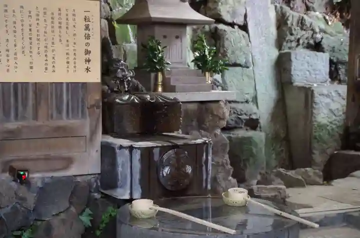 品川神社の手水舎