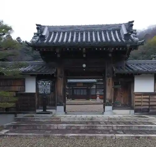 清凉寺の山門