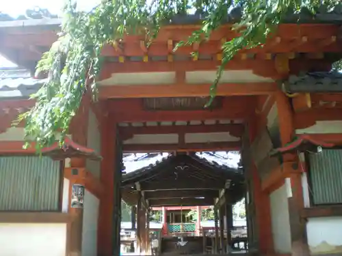 氷室神社の山門