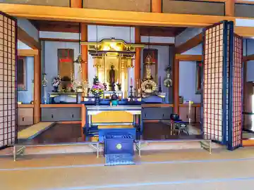 照蓮坊の本殿・本堂