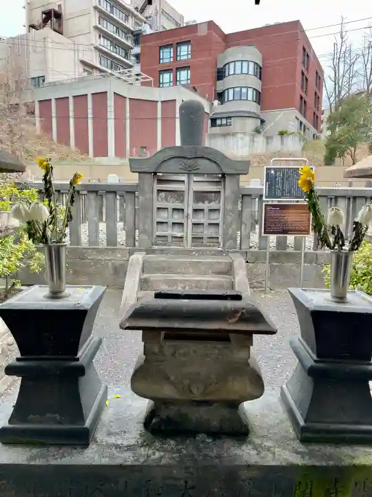 妙極院の{uncategorized: "未分類", other: "その他", undefined: "問題あり", building: "その他建物", grave: "お墓", sacred_gate: "鳥居", guardian: "狛犬", statue: "像", buddha: "仏像", history: "歴史", nature: "自然", garden: "庭園", animal: "動物", pagoda: "塔", temizu: "手水舎", mountain_gate: "山門・神門", sanctuary: "本殿・本堂", subordinate: "末社・摂社", art: "芸術", scenery: "景色", jizo: "地蔵", ema: "絵馬", goshuin: "御朱印", omikuji: "おみくじ", items: "授与品その他", amulet: "お守り", goshuincho: "御朱印帳", eats: "食事", festival: "お祭り", votive_dance: "神楽", shichigosan: "七五三参", wedding: "結婚式", experience: "体験その他", initially: "初詣", around: "周辺", anti_infection: "感染症対策"}