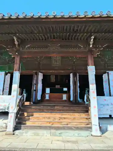 家原寺の{uncategorized: "未分類", other: "その他", undefined: "問題あり", building: "その他建物", grave: "お墓", sacred_gate: "鳥居", guardian: "狛犬", statue: "像", buddha: "仏像", history: "歴史", nature: "自然", garden: "庭園", animal: "動物", pagoda: "塔", temizu: "手水舎", mountain_gate: "山門・神門", sanctuary: "本殿・本堂", subordinate: "末社・摂社", art: "芸術", scenery: "景色", jizo: "地蔵", ema: "絵馬", goshuin: "御朱印", omikuji: "おみくじ", items: "授与品その他", amulet: "お守り", goshuincho: "御朱印帳", eats: "食事", festival: "お祭り", votive_dance: "神楽", shichigosan: "七五三参", wedding: "結婚式", experience: "体験その他", initially: "初詣", around: "周辺", anti_infection: "感染症対策"}