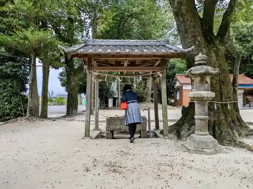 謁播神社の手水舎