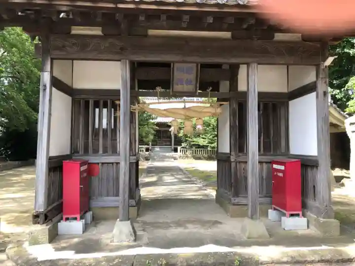 十一明神神社の山門・神門