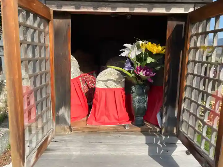 中嶋神社の{uncategorized: "未分類", other: "その他", undefined: "問題あり", building: "その他建物", grave: "お墓", sacred_gate: "鳥居", guardian: "狛犬", statue: "像", buddha: "仏像", history: "歴史", nature: "自然", garden: "庭園", animal: "動物", pagoda: "塔", temizu: "手水舎", mountain_gate: "山門・神門", sanctuary: "本殿・本堂", subordinate: "末社・摂社", art: "芸術", scenery: "景色", jizo: "地蔵", ema: "絵馬", goshuin: "御朱印", omikuji: "おみくじ", items: "授与品その他", amulet: "お守り", goshuincho: "御朱印帳", eats: "食事", festival: "お祭り", votive_dance: "神楽", shichigosan: "七五三参", wedding: "結婚式", experience: "体験その他", initially: "初詣", around: "周辺", anti_infection: "感染症対策"}