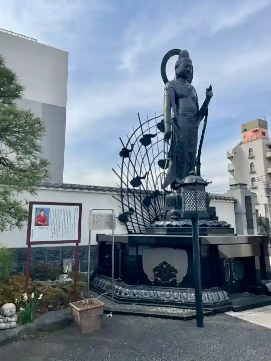 重願寺の{uncategorized: "未分類", other: "その他", undefined: "問題あり", building: "その他建物", grave: "お墓", sacred_gate: "鳥居", guardian: "狛犬", statue: "像", buddha: "仏像", history: "歴史", nature: "自然", garden: "庭園", animal: "動物", pagoda: "塔", temizu: "手水舎", mountain_gate: "山門・神門", sanctuary: "本殿・本堂", subordinate: "末社・摂社", art: "芸術", scenery: "景色", jizo: "地蔵", ema: "絵馬", goshuin: "御朱印", omikuji: "おみくじ", items: "授与品その他", amulet: "お守り", goshuincho: "御朱印帳", eats: "食事", festival: "お祭り", votive_dance: "神楽", shichigosan: "七五三参", wedding: "結婚式", experience: "体験その他", initially: "初詣", around: "周辺", anti_infection: "感染症対策"}