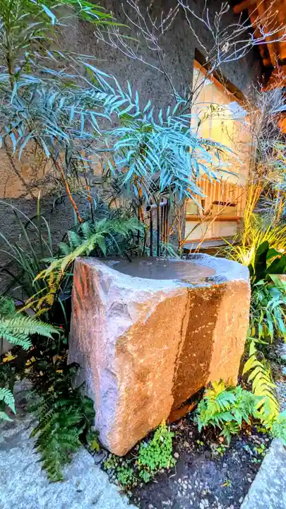 五十稲荷神社(栄寿稲荷神社)の手水舎