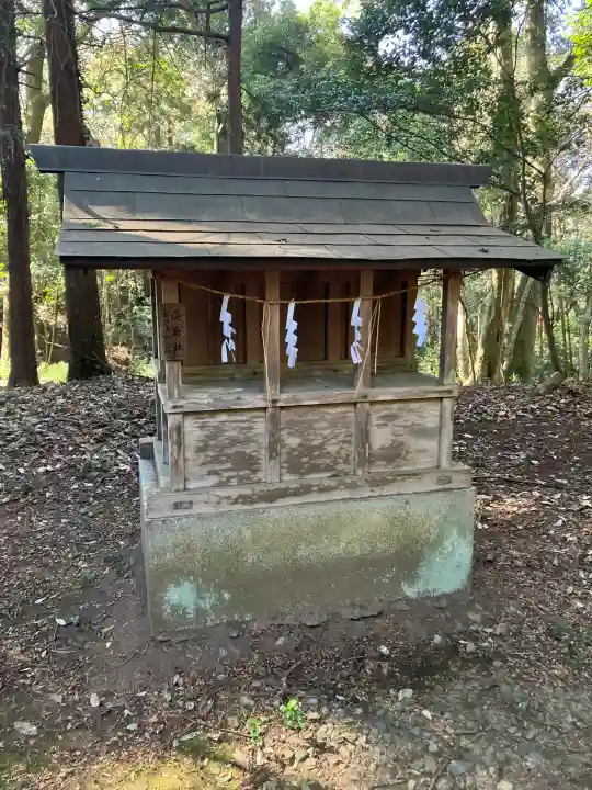 鴨鳥五所神社の{uncategorized: "未分類", other: "その他", undefined: "問題あり", building: "その他建物", grave: "お墓", sacred_gate: "鳥居", guardian: "狛犬", statue: "像", buddha: "仏像", history: "歴史", nature: "自然", garden: "庭園", animal: "動物", pagoda: "塔", temizu: "手水舎", mountain_gate: "山門・神門", sanctuary: "本殿・本堂", subordinate: "末社・摂社", art: "芸術", scenery: "景色", jizo: "地蔵", ema: "絵馬", goshuin: "御朱印", omikuji: "おみくじ", items: "授与品その他", amulet: "お守り", goshuincho: "御朱印帳", eats: "食事", festival: "お祭り", votive_dance: "神楽", shichigosan: "七五三参", wedding: "結婚式", experience: "体験その他", initially: "初詣", around: "周辺", anti_infection: "感染症対策"}